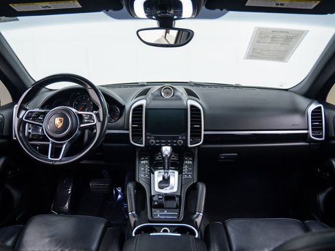 Certified 2017 Porsche Cayenne Platinum Edition image 11