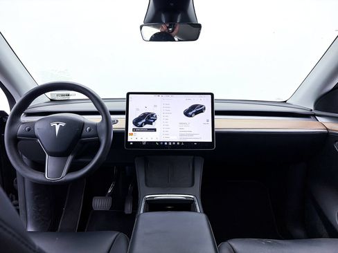 Used 2024 Tesla Model Y Long Range AWD/4WD image 27
