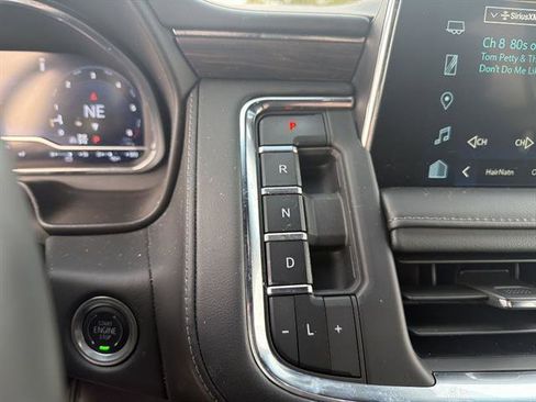 Used 2024 Chevrolet Tahoe LT w/ Luxury Package image 43