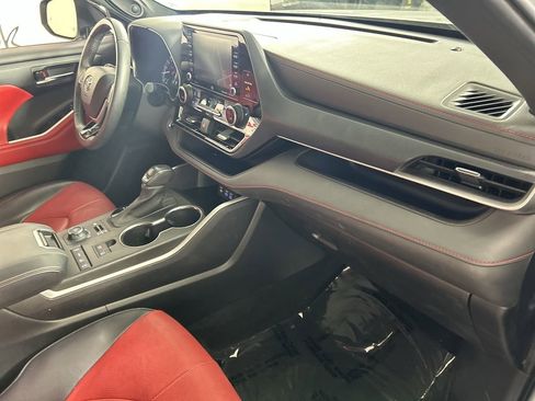 Used 2022 Toyota Highlander XSE image 27