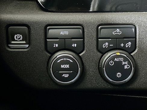 Used 2023 Chevrolet Silverado 1500 LT image 10