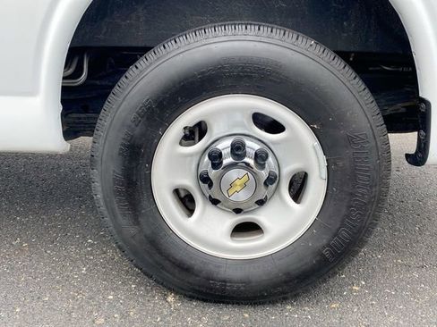 Certified 2024 Chevrolet Express 3500 LT w/ LT Preferred Equipment Group image 31