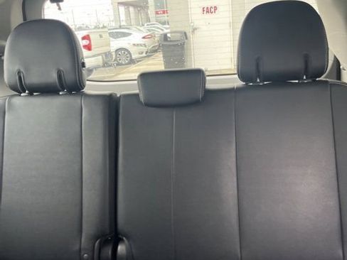 Used 2019 Toyota Sienna SE image 9