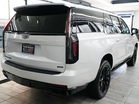 Used 2024 Cadillac Escalade ESV Sport Platinum w/ LPO, ONYX Package AWD/4WD image 8