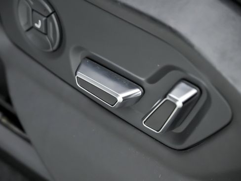 Used 2019 Lamborghini Urus image 32