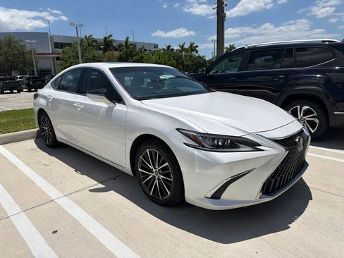 Used 2023 Lexus ES 350 w/ Premium Package FWD image 9