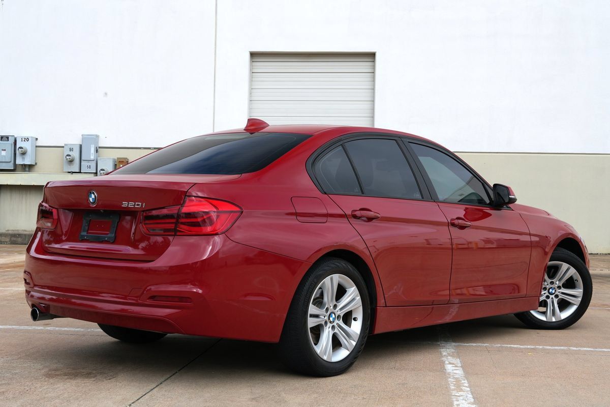 Used 2018 BMW 320i Sedan w/ Convenience Package RWD image 3