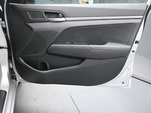 Used 2018 Hyundai Elantra SE w/ Cargo Package image 26