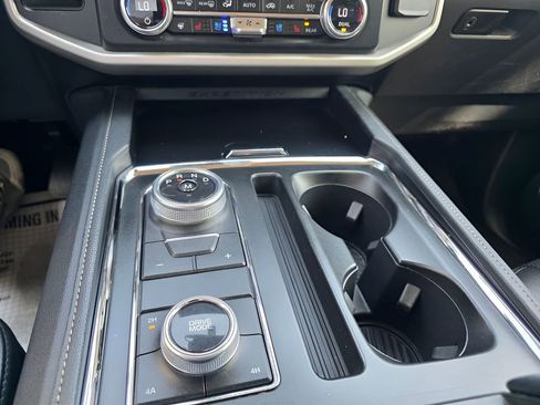 Used 2024 Ford Expedition Max XLT image 32
