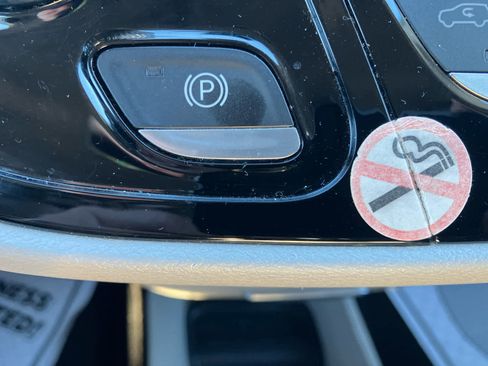 Used 2024 Chrysler Pacifica Touring-L image 29