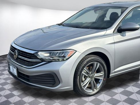 Certified 2024 Volkswagen Jetta SE FWD image 17