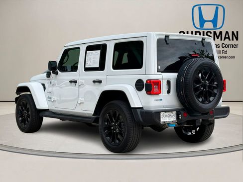 Used 2022 Jeep Wrangler Unlimited Sahara AWD/4WD image 4