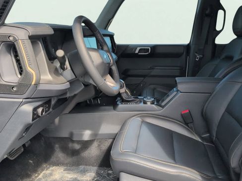 New 2025 Ford Bronco Badlands image 9