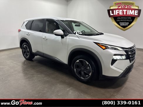 Used 2025 Nissan Rogue SV image 1