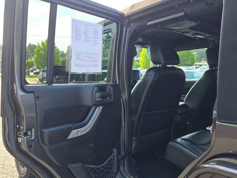 Used 2017 Jeep Wrangler Unlimited Rubicon AWD/4WD image 15