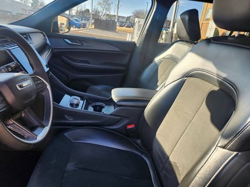 Used 2023 Jeep Grand Cherokee L Laredo image 18