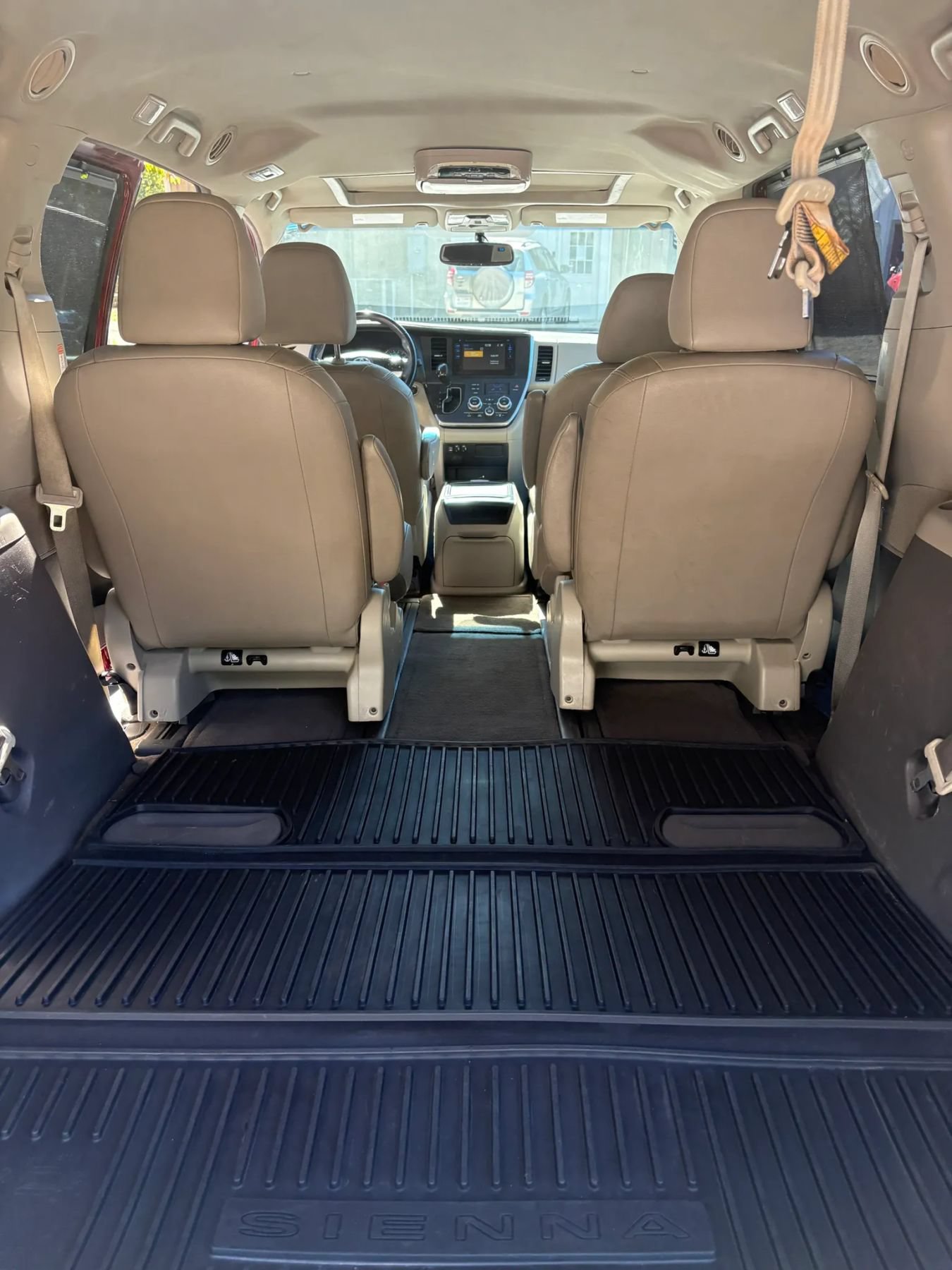 Used 2017 Toyota Sienna XLE AWD/4WD image 25