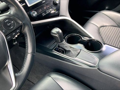 Used 2020 Toyota Camry SE FWD image 16