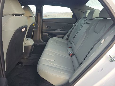 Used 2025 Hyundai Elantra Limited image 10