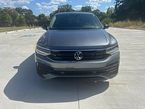 Used 2023 Volkswagen Tiguan SE R-Line FWD image 5