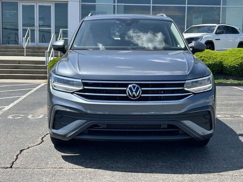 Certified 2023 Volkswagen Tiguan SE w/ Panoramic Sunroof Package FWD image 2