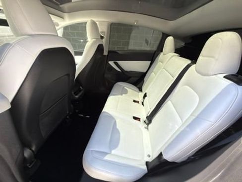 Used 2020 Tesla Model Y Long Range AWD/4WD image 24