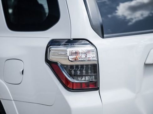 Used 2016 Toyota 4Runner SR5 Premium AWD/4WD image 37