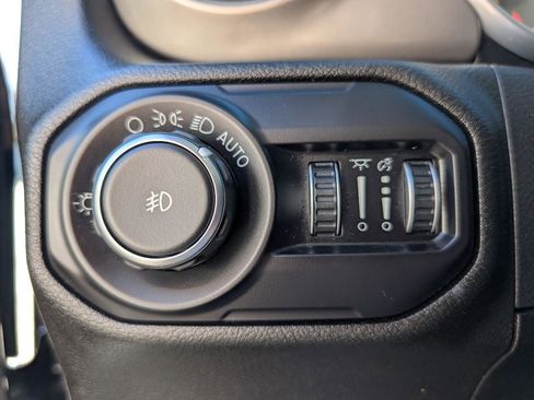 Used 2018 Jeep Wrangler Unlimited Sport S AWD/4WD image 31