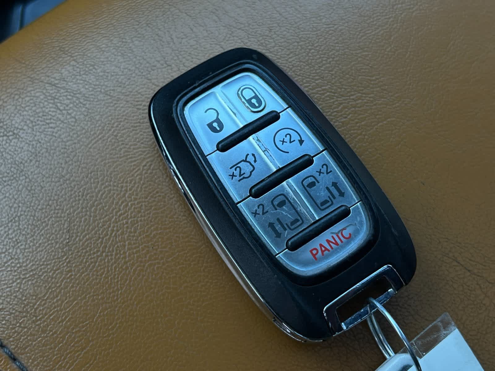 Used 2021 Chrysler Pacifica Pinnacle AWD/4WD image 32