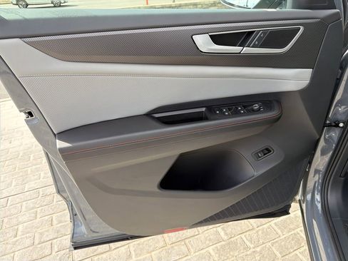 Certified 2025 Volkswagen Atlas Peak Edition SE image 12