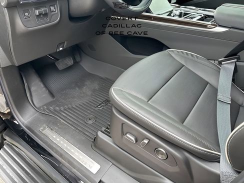 New 2026 Cadillac Escalade Luxury w/ LPO, Floor Liner Package image 32