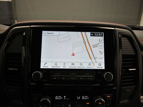 Used 2024 Nissan Titan PRO-4X w/ Pro-4x Convenience Package image 15