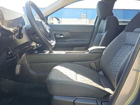 Used 2025 Nissan Kicks SV FWD image 8