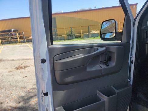Used 2014 Chevrolet Express 3500 Extended RWD image 19