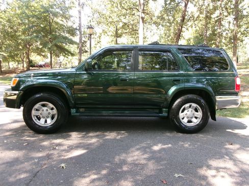 Used 2000 Toyota 4Runner SR5 image 8