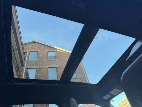 Used 2020 Ford Explorer Platinum w/ Premium Technology Package image 48