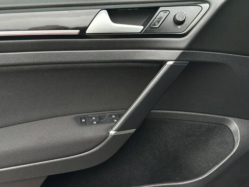 Used 2017 Volkswagen GTI Sport image 38