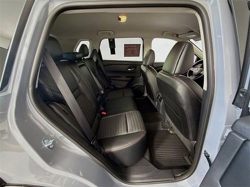 Certified 2025 Nissan Rogue SV image 28