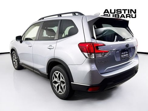 Used 2023 Subaru Forester Premium AWD/4WD image 5