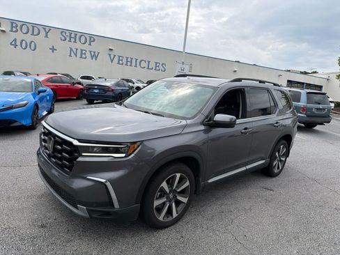 Certified 2025 Honda Pilot Touring image 5