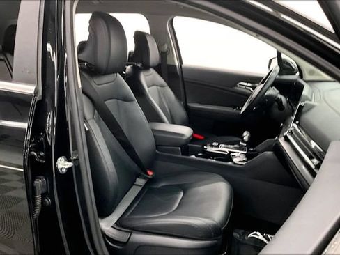 Used 2025 Kia Sportage EX FWD image 8