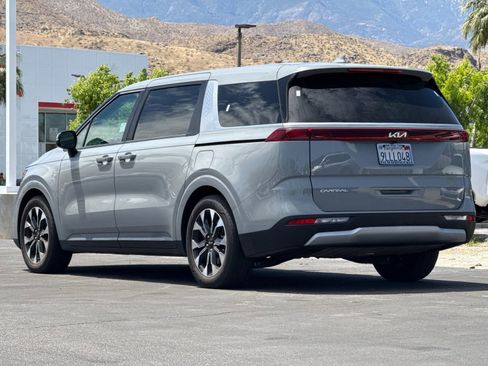 Used 2024 Kia Carnival EX FWD image 5