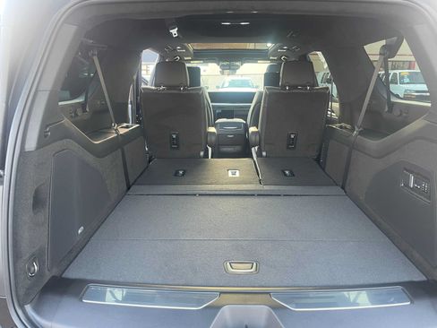 Used 2025 Cadillac Escalade ESV V AWD/4WD image 13