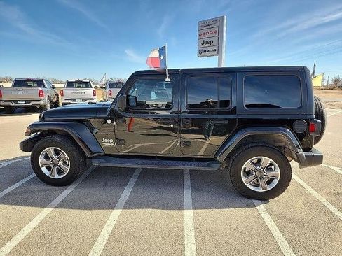 Used 2021 Jeep Wrangler Unlimited Sahara AWD/4WD image 2