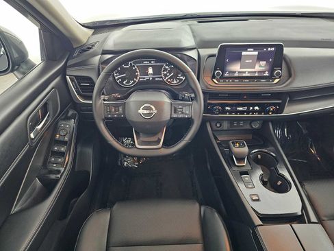 Used 2025 Nissan Rogue SV w/ SV Premium Package image 18