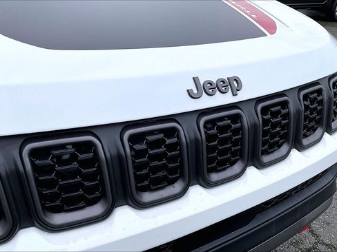 Used 2025 Jeep Compass Trailhawk image 32