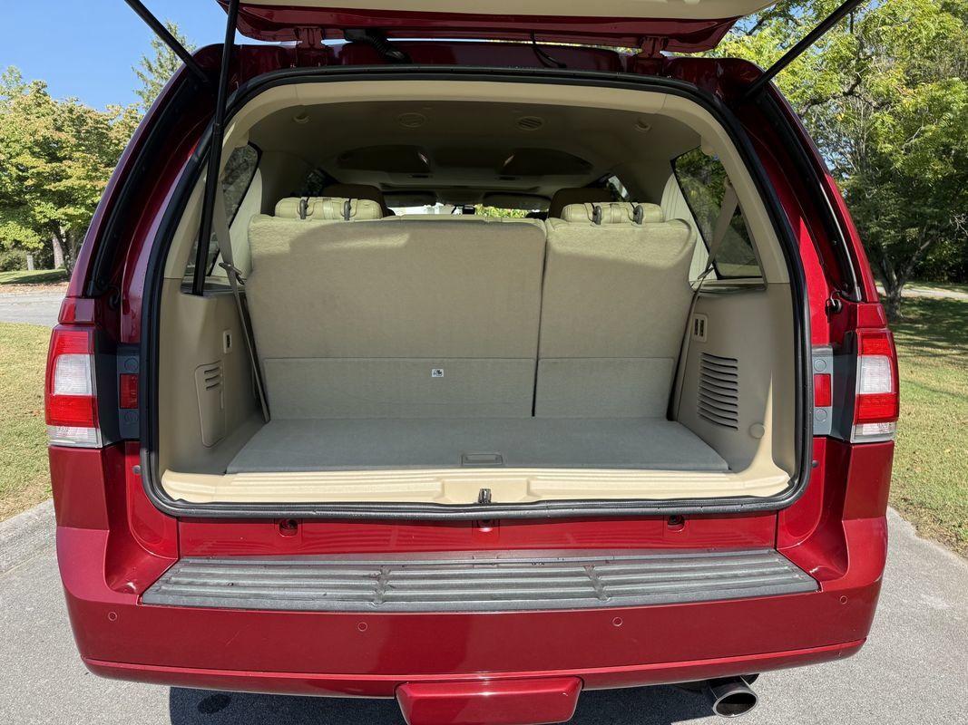 Used 2015 Lincoln Navigator 4WD w/ Equipment Group 101A Reserve image 36