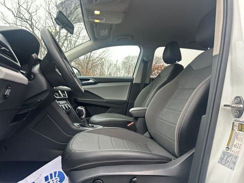 Used 2022 Volkswagen Taos SE image 3