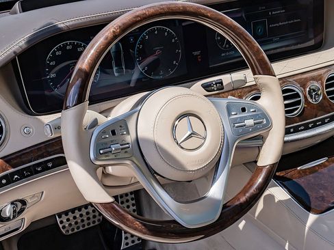 Used 2018 Mercedes-Benz S 560 Sedan image 23