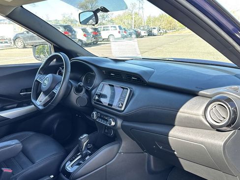 Used 2019 Nissan Kicks SR w/ SR Premium Package FWD image 30